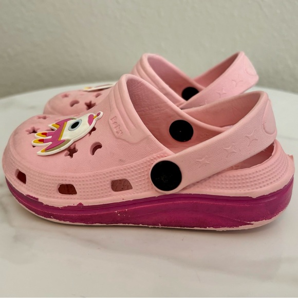 Toddler shoes (size-6) - Picture 10 of 10